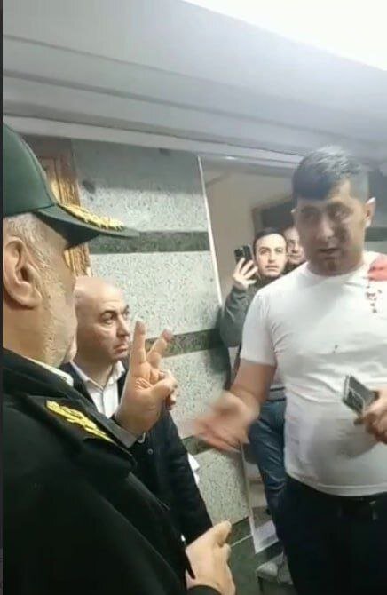عکس | تصویری از نیروی امنیتی که مانع از ادامه تیراندازی فرد مهاجم به سفارت آذربایجان شد