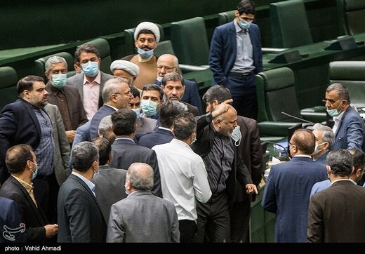 تنش‌سازی حامیان «صیانت» در «بهارستان» / ویس‌کرمی: با چه رویی می‌خواهیم، خدمت «حضرت آقا» برویم / «استخاره» کردم، خوب آمد که بگویم ...